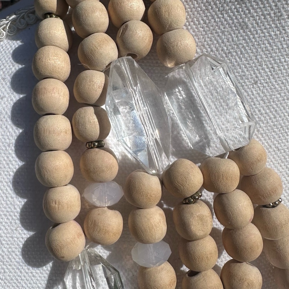 Anthropologie Vintage Tan and White Statement Necklace with Floral Design - EUC - Picture 9 of 10